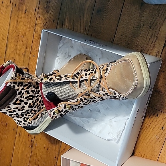 Sperry Leopard Women Boots 7m and BCBG snadles 7.5 - Picture 3 of 3